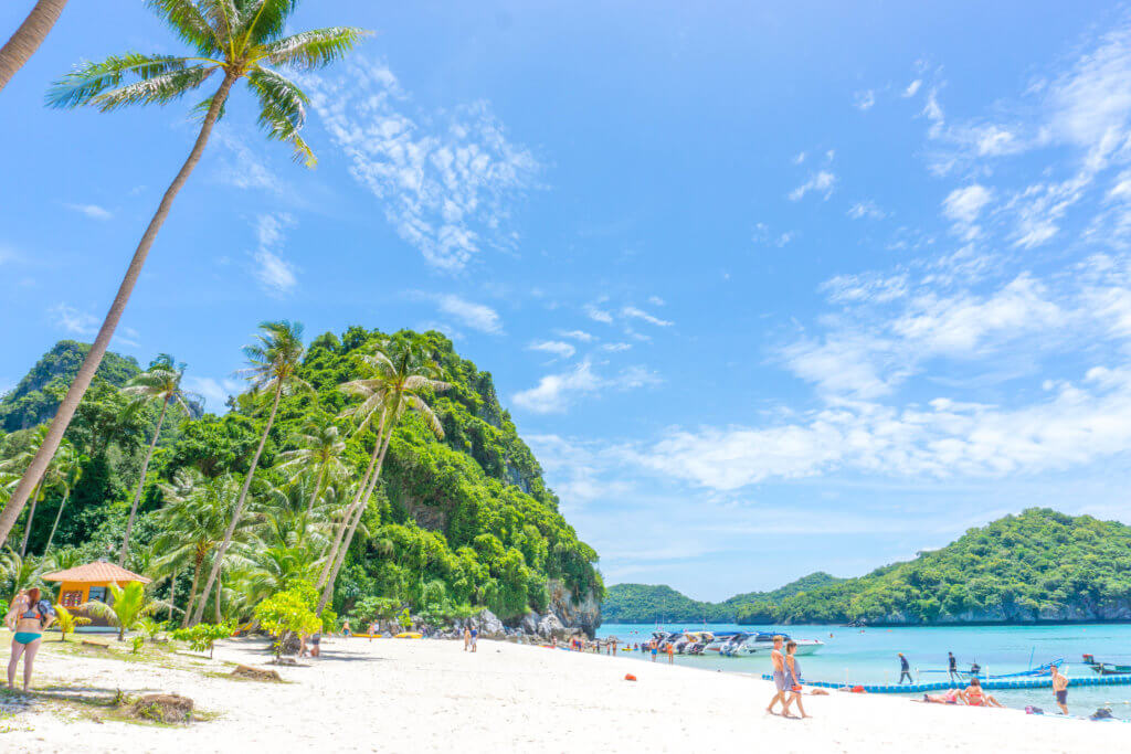 beach at Koh Wua Talap - angthong marine park tour