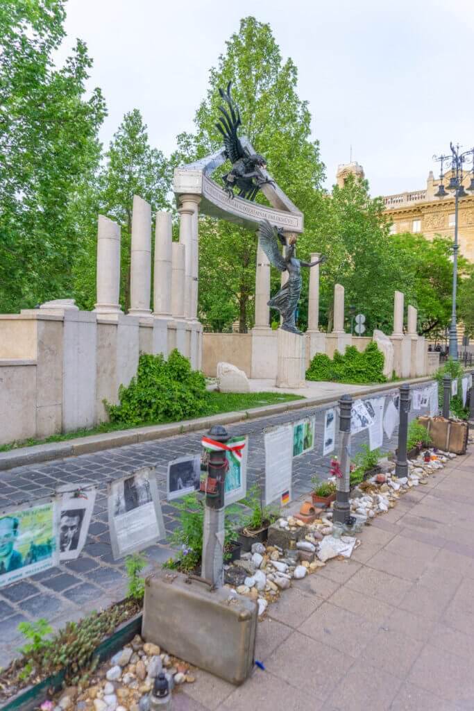What to do in Budapest in 4 days - Antifascist Monument