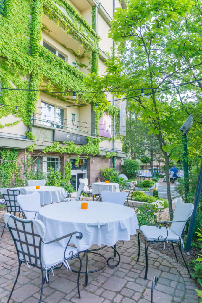 where to stay in Budapest: La Perle Noir Restaurant & Lounge