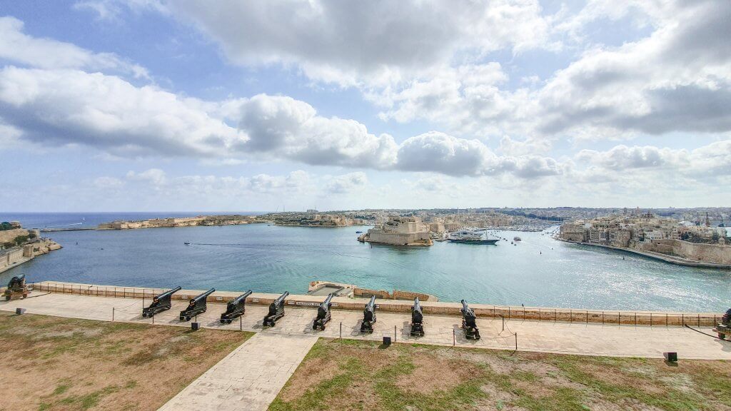 Saluting Battery and view of the Three Cities - Valletta sightseeing 