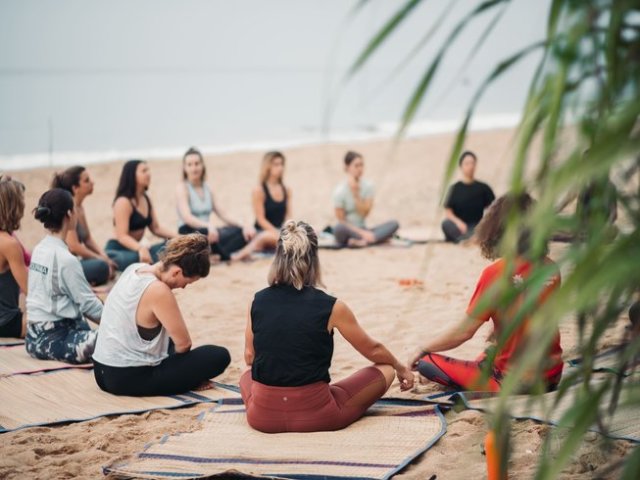 Top 14 Best Yoga Teacher Training In India (2024) - The Yogi Wanderer